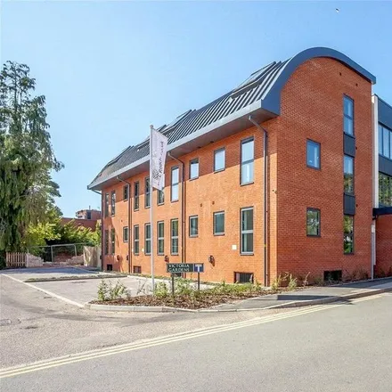 Rent this 2 bed apartment on Victoria Gardens in Newbury, RG14 1GF