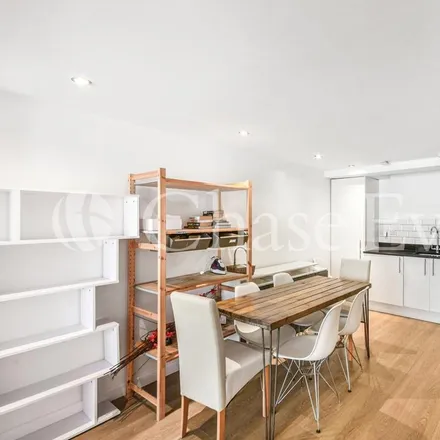 Image 4 - Myrdle Court, Myrdle Street, St. George in the East, London, E1 1HL, United Kingdom - House for rent