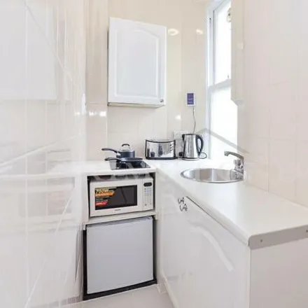 Image 4 - 39 Hill Street, London, W1J 5LX, United Kingdom - Room for rent