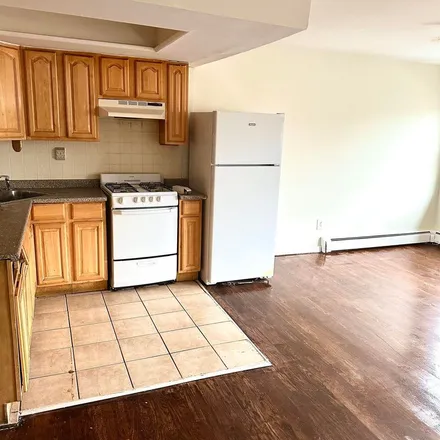 Rent this 2 bed apartment on New York Avenue at 35th Street in New York Avenue, Union City