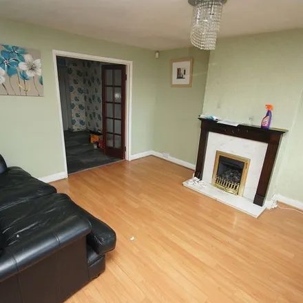 Rent this 3 bed apartment on Great Sutton in Hope Farm Road / Hope Farm Shops, Hope Farm Road