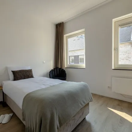 Rent this 2 bed apartment on Sint Rochusstraat 51 in 5611 RG Eindhoven, Netherlands