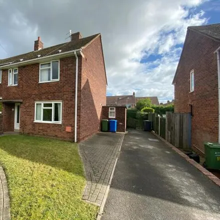 Rent this 3 bed house on Cranborne Road in Chesterfield, S41 8PG