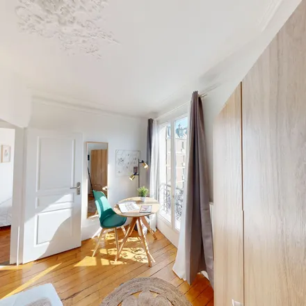 Rent this 3 bed room on 61 rue des Cloys