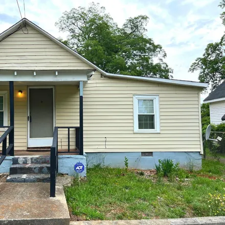 Buy this 2 bed house on 921 North Wayne Street in Milledgeville, GA 31061