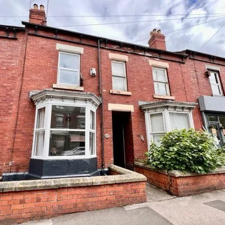 Rent this 3 bed townhouse on Jamia Al-Furqaan in 703 Abbeydale Road, Sheffield