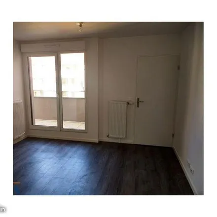 Rent this 2 bed apartment on Chemin de Menucourt in 78510 Triel-sur-Seine, France