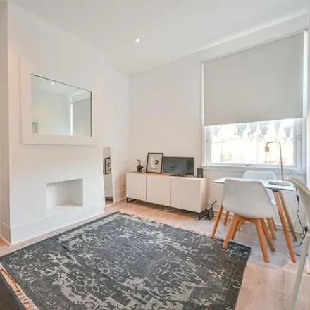 Rent this 1 bed apartment on Wellesley Road Practice in Wellesley Road, Strand-on-the-Green