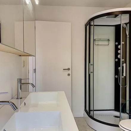 Rent this 3 bed apartment on Dekenstraat 19 in 3000 Leuven, Belgium