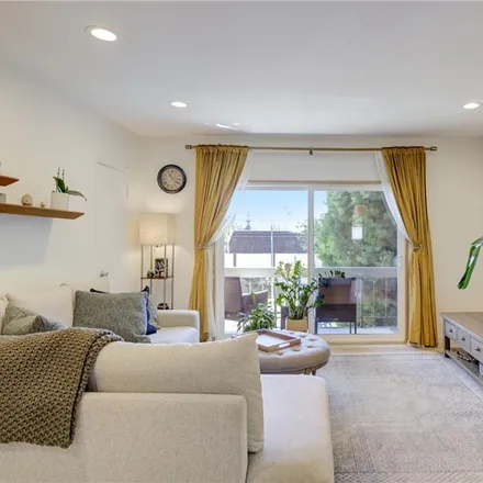 Image 5 - 5051 Coldwater Canyon Avenue, Los Angeles, CA 91423, USA - Condo for sale