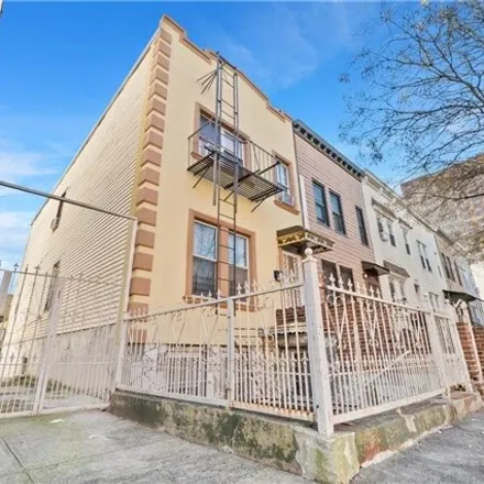 Image 3 - 2234 Pacific Street, New York, NY 11233, USA - Duplex for sale