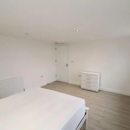 Image 1 - Leigham Court Road, London, SW16 2NT, United Kingdom - Apartment for rent