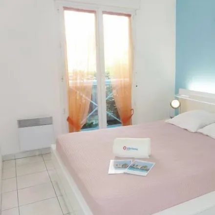 Rent this 2 bed apartment on Avenue de Saint-Aygulf au Muy in 83370 Fréjus, France