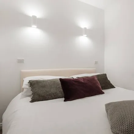 Rent this 1 bed apartment on London in W2 3HH, United Kingdom
