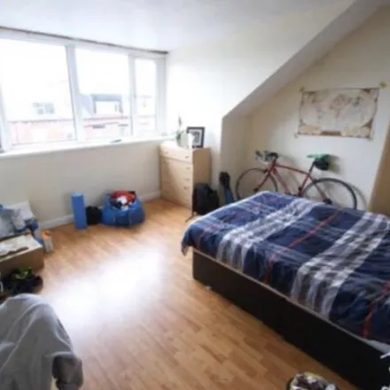 Image 1 - Back Brudenell Mount, Leeds, LS6 1HU, United Kingdom - House for rent