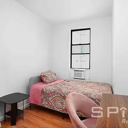 Image 5 - 51 Avenue B, New York, NY 10009, USA - Apartment for rent