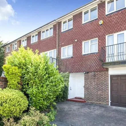 Buy this 3 bed townhouse on Wentworth Close in Rounton, WD17 4LW