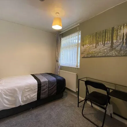 Image 1 - Hurst Avenue, West Timperley, M33 4QS, United Kingdom - Room for rent
