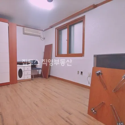 Rent this studio apartment on 서울특별시 관악구 신림동 127-26