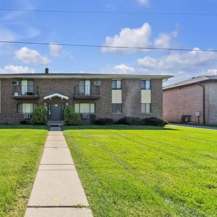 Buy this studio house on 7452 North Granville Road in Milwaukee, WI 53224