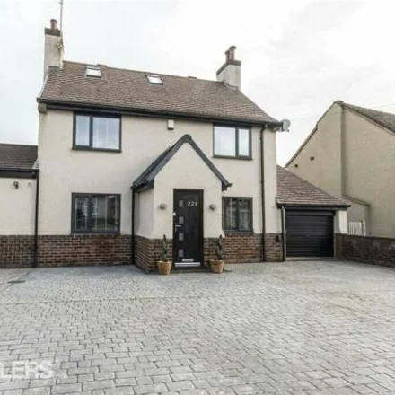 Buy this 5 bed house on Newbold Road in Chesterfield, S41 7AQ