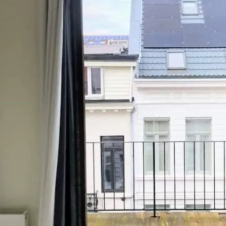 Rent this 4 bed townhouse on Antwerp
