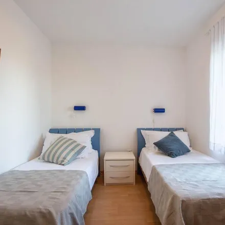 Rent this 5 bed house on 21410 Općina Postira