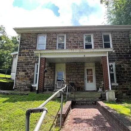 Buy this studio house on 42 Division Street in Jeannette, PA 15644