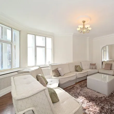 Rent this 3 bed apartment on Manor House in Marylebone Road, London