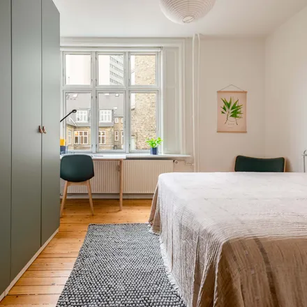 Rent this 5 bed room on Le Sandwicherie in Ny Carlsberg Vej, 1760 København V