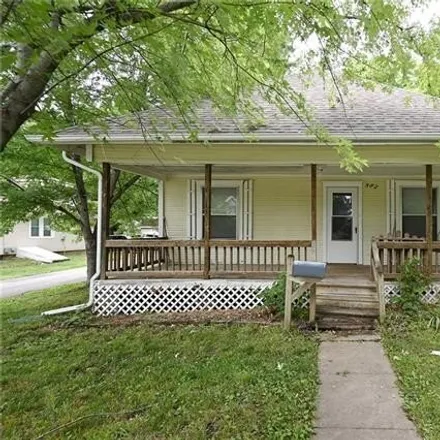 Buy this 2 bed house on 584 Richfield Road in Liberty, MO 64068