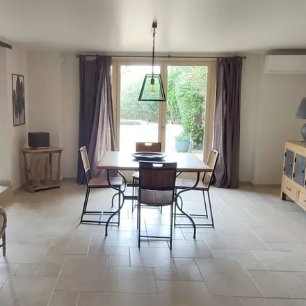 Rent this 4 bed house on 34800 Péret