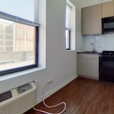 Rent this studio apartment on #611,5718 North Winthrop Avenue in Magnolia Glen, Chicago