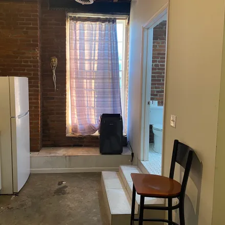 Rent this studio apartment on 1009 Jefferson str