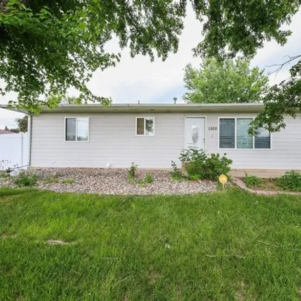 Buy this 4 bed house on 2613 East 18th Street in Sioux Falls, SD 57103