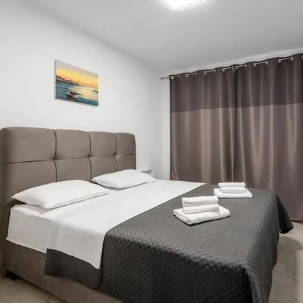 Rent this 4 bed house on Zečevo Rogozničko in Šibenik-Knin County, Croatia
