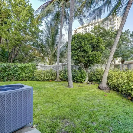 Image 7 - 2039 Oceanwalk Terrace, Lauderdale-by-the-Sea, Broward County, FL 33062, USA - Townhouse for sale