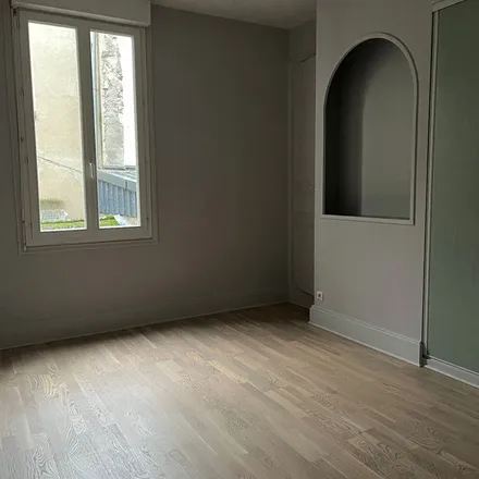 Rent this 5 bed apartment on 27 Avenue Jean Jaurès in 86100 Châtellerault, France