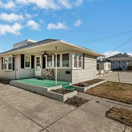 Image 3 - 1668 Ocean Avenue, North Wildwood, Cape May County, NJ 08260, USA - House for sale