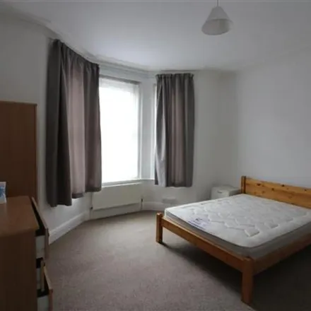 Rent this 3 bed apartment on 40 Arthur Road in Southampton, SO15 5DY