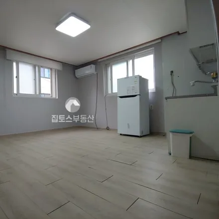 Rent this studio apartment on 서울특별시 서초구 양재동 110-7