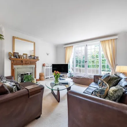 Image 2 - Roundhill Drive, Old Woking, GU22 8HW, United Kingdom - House for rent