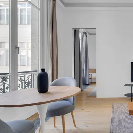 Image 3 - 8 Rue Robert Estienne, 75008 Paris, France - Apartment for rent