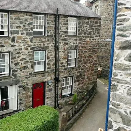 Buy this 5 bed townhouse on The Unicorn in Smithfield Square, Dolgellau