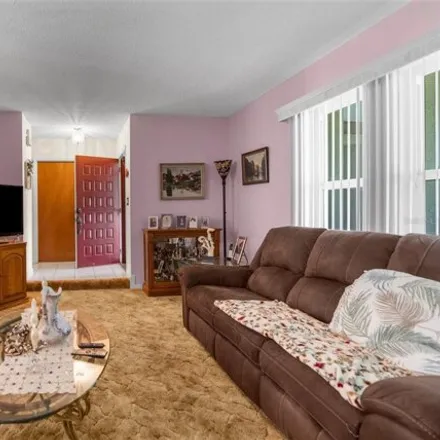 Image 7 - 2292 Lake Forest Avenue, Spring Hill, FL 34609, USA - House for sale