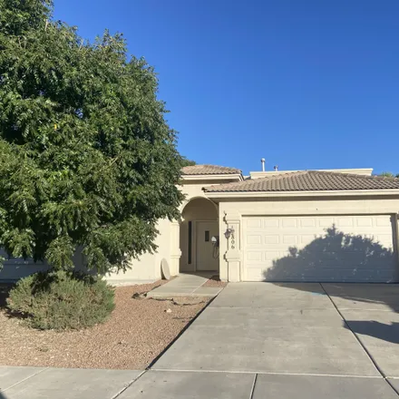 Rent this 3 bed house on 800 Bonnie Court in Sunland Park, NM 88008