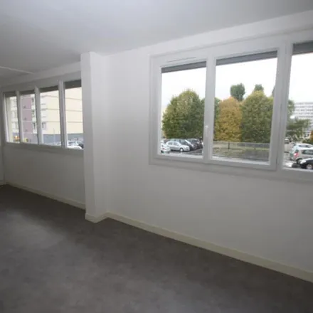 Image 2 - 36 Rue Jeanne d'Arc, 45000 Orléans, France - Apartment for rent