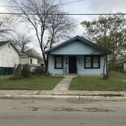 Rent this 2 bed house on 1707 North Center in San Antonio, TX 78202