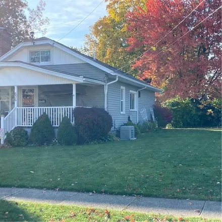 Buy this 2 bed house on 636 Notre Dame Avenue in Cuyahoga Falls, OH 44221