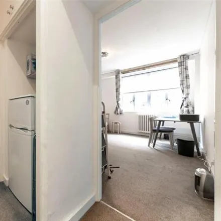 Image 5 - Russell Court, Woburn Place, London, WC1H 0LH, United Kingdom - Loft for sale
